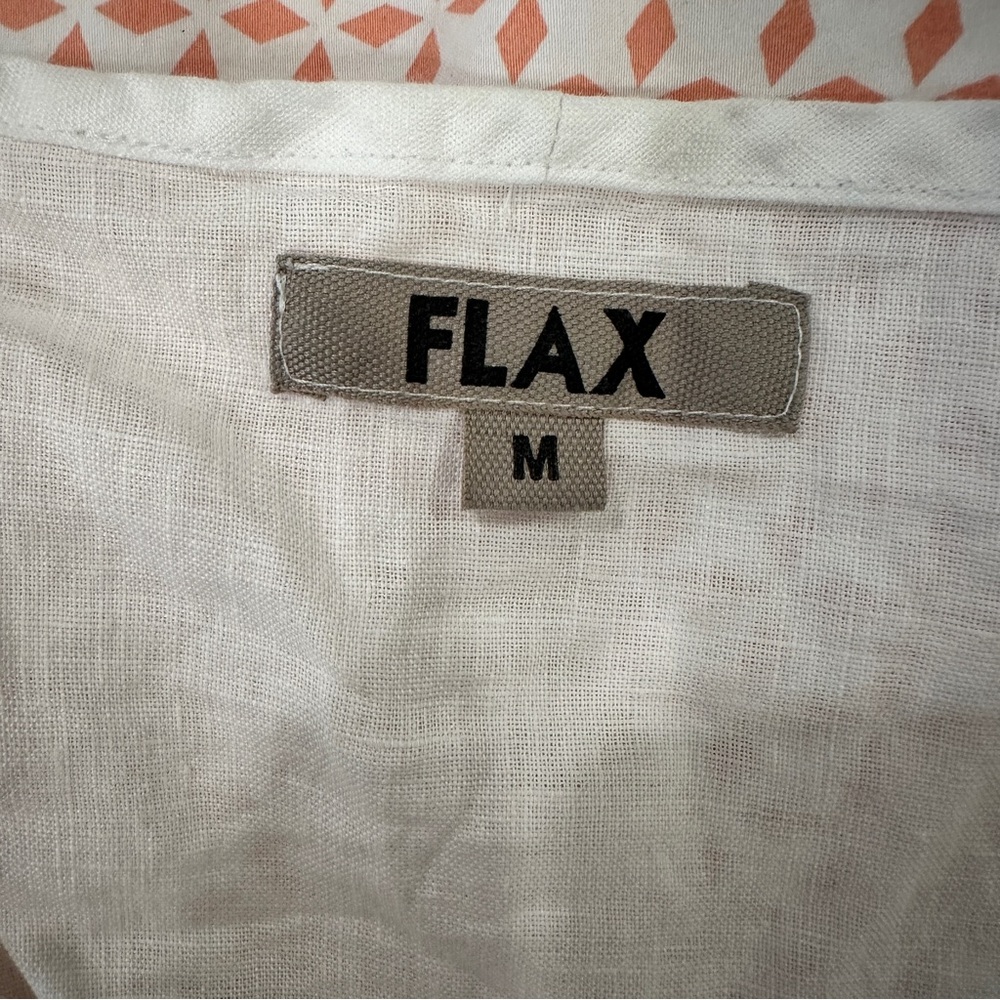 Gorgeous detailed white Flax top with vneck and front detail - Picture 4 of 4